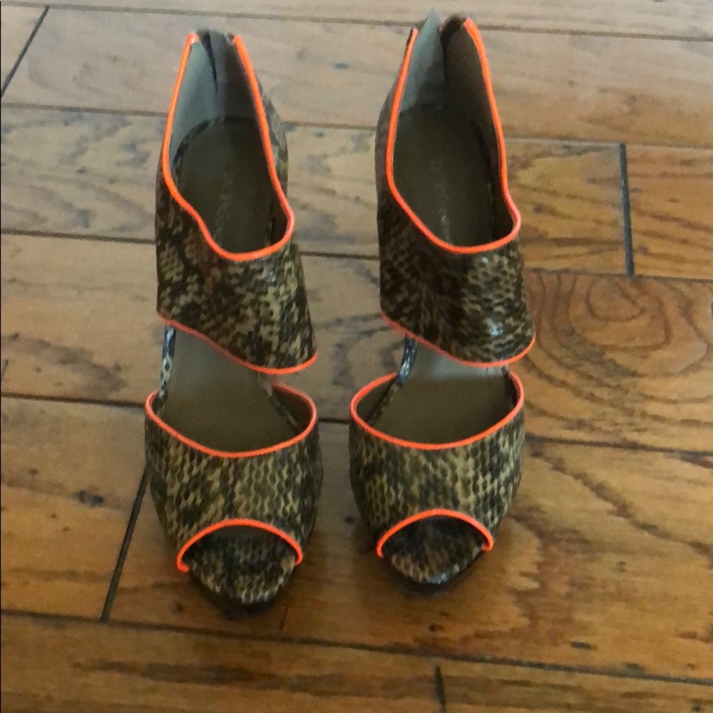 BCBGeneration Platform heel size 7.5